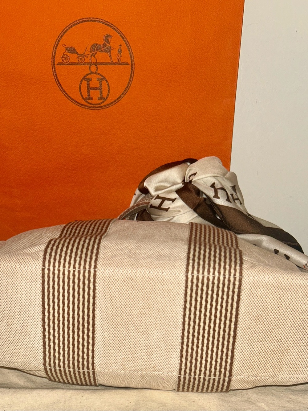 Auth HERMES Silver Cadena Padlock set! Bundled with Tote, shopper, & Scarf - Picture 5 of 16